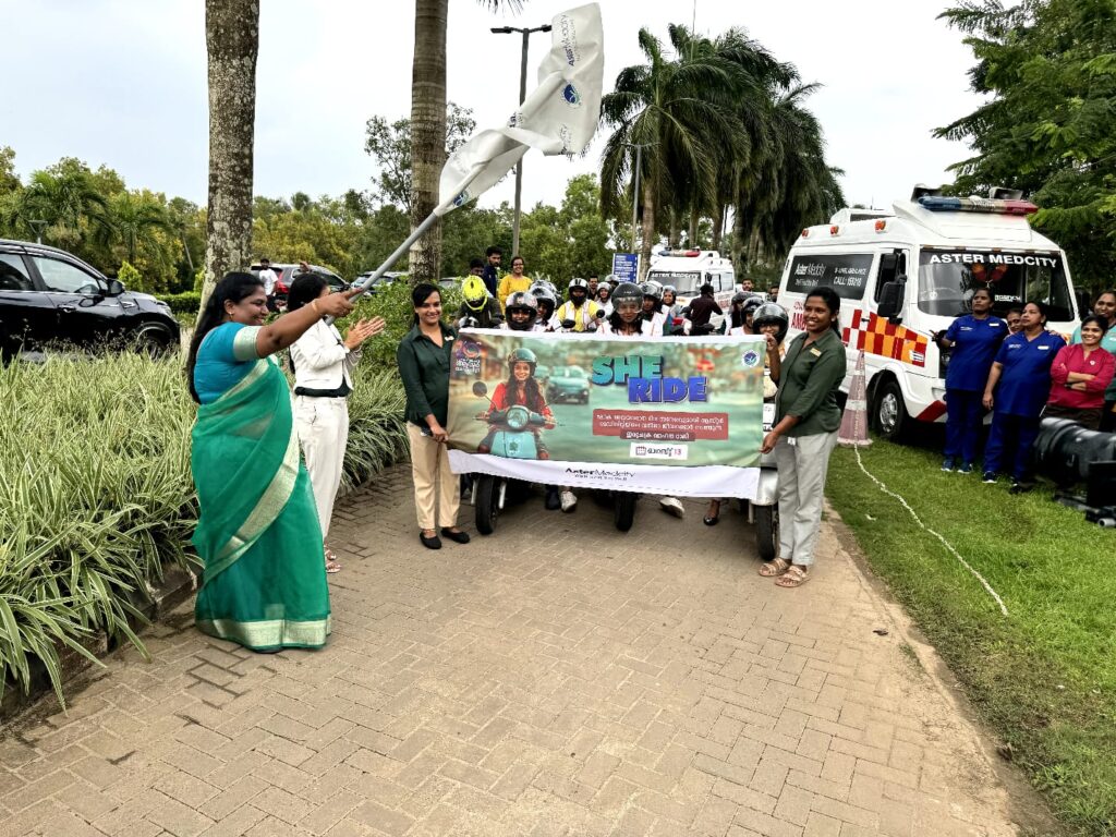 Capt. Thangam Rajarathinam, Chief Nursing Officer at Aster India flaggeing off the rally