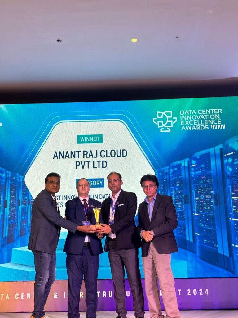 Anant Raj Cloud's team receiving the award