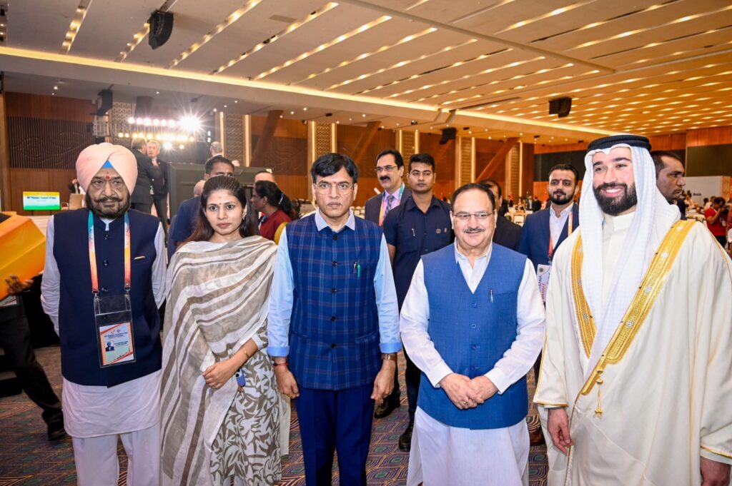 Dignitaries with Mansukh Laxmanbhai Mandaviy, Minister of Youth Affairs and Sports