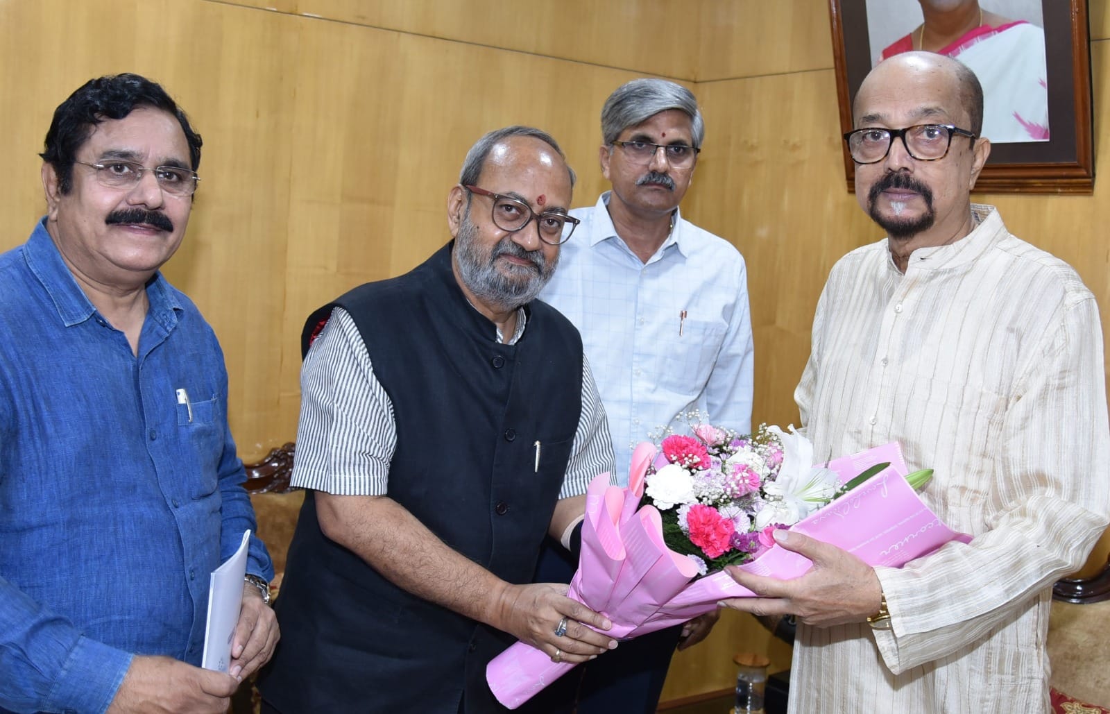 Dr Ajit Pathak meets Shri Ramen Deka, Governor of Chattisgarh