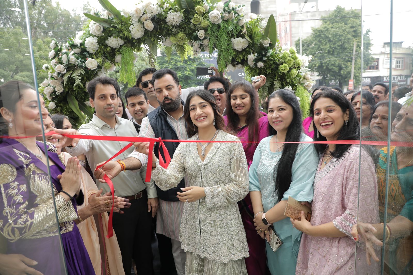 Grand Store Launch of Limelight Diamonds in Udaipur with Actress & Performer Dhanashree Verma_1