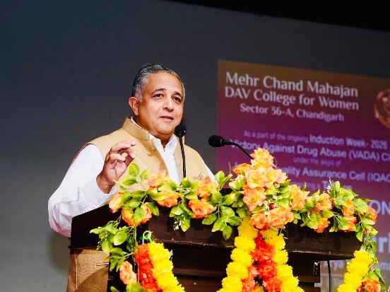 Yogi Suri Inspires MCM DAV Students to Become Ambassadors of a Drug-Free Nation