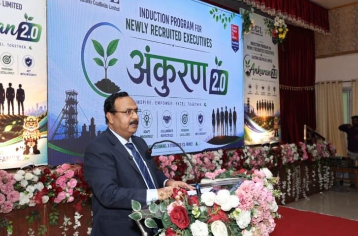 Shri Satish Jha, CMD, ECL inspires newly-joined Executives at 'Ankuran 2.0'