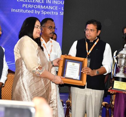 REPRESENTATIVES OF MAHALAKSHMI PROFILES SEEN RECEIVING THE FTCCI EXCELLENCE AWARD FFROM D SRIDHARBABU